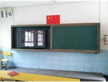如何實現推拉黑板黑板與多媒體的之間的切換？